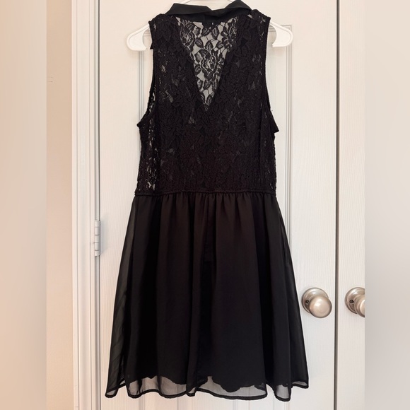 Elegant Black Lace Dress - Picture 2 of 5
